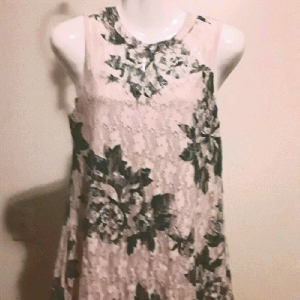 LOVE REIGN LADIES PINK AND BLACK LACE DRESS.